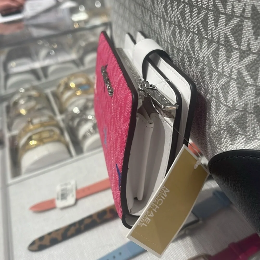 Michael Kors Jet Set Travel Md Printed Signature Logo Bi-Fold Wallet
Dragonfruit - Picture 7 of 16